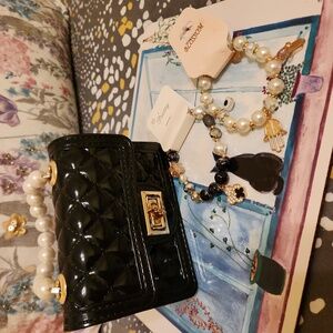 Cute lil purse /2 bracelets